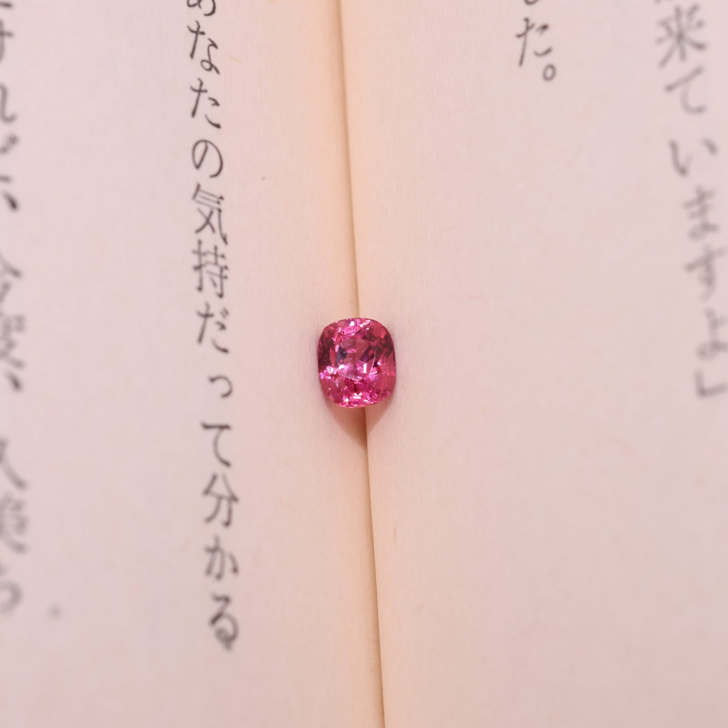 「薔薇甘露」濃ピンクスピネル/0.46ct/クッション/ミャンマー産