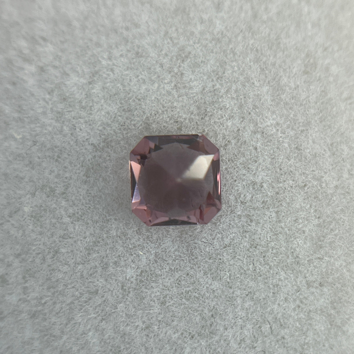 「葡萄染 えびぞめ」パープルスピネル/0.69ct/スクエア