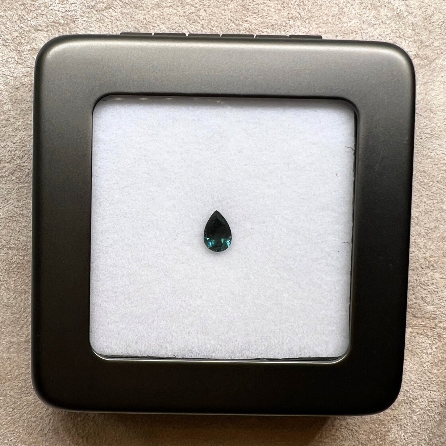 「森閑の湖」グリーントルマリン/0.39ct/ペアシェイプ