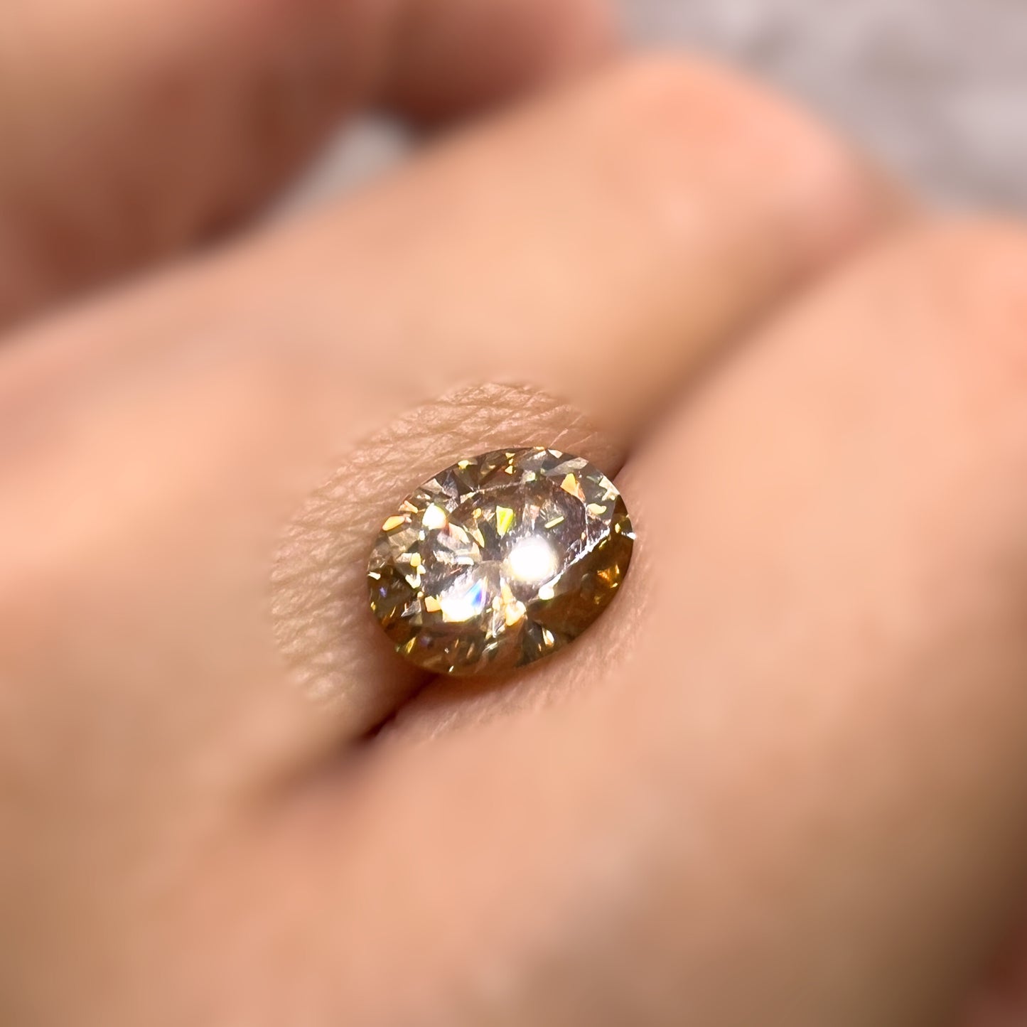 「Champagne Radiance」合成モアサナイト/1.99ct/オーバル/中国