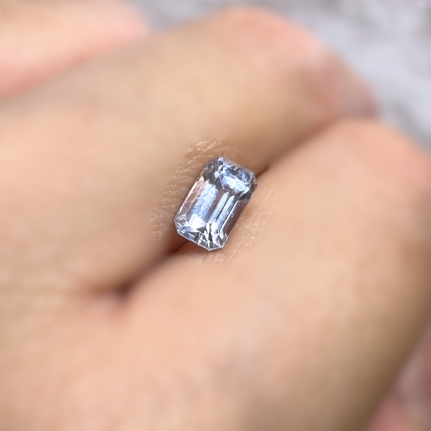 「極光のかけら」ニアリーカラーレスサファイア/ 1.11ct/オクタゴン/マダガスカル産