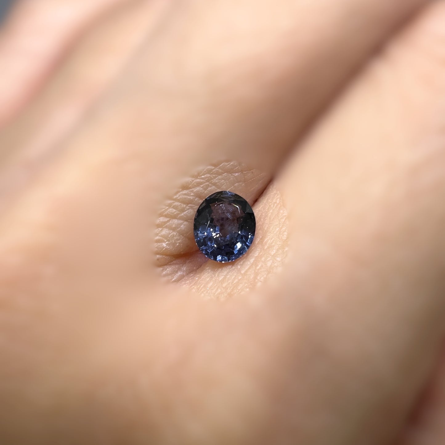 「Midnight Spark」パープリッシュネイビースピネル/0.58ct/オーバル/ミャンマー
