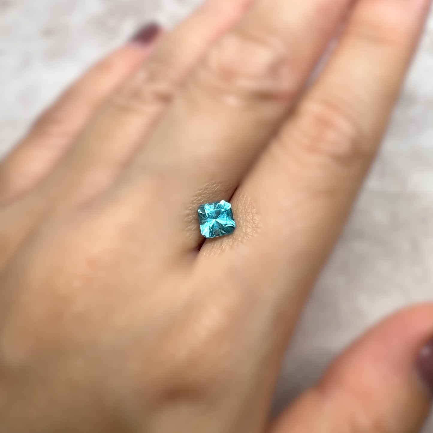 「水槽浴Ⅱ」アパタイト/0.89ct/ラディアント/ブラジル産