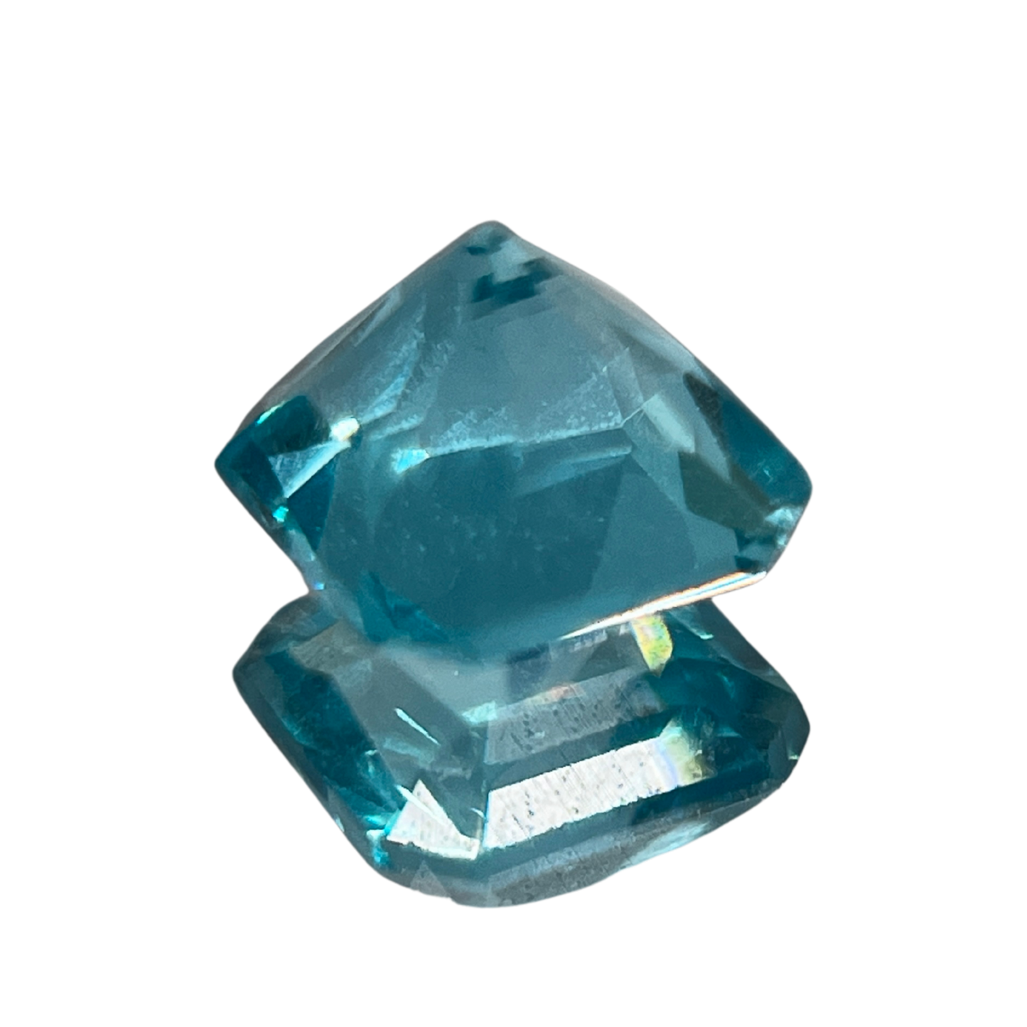 「水槽浴Ⅱ」アパタイト/0.89ct/ラディアント/ブラジル産