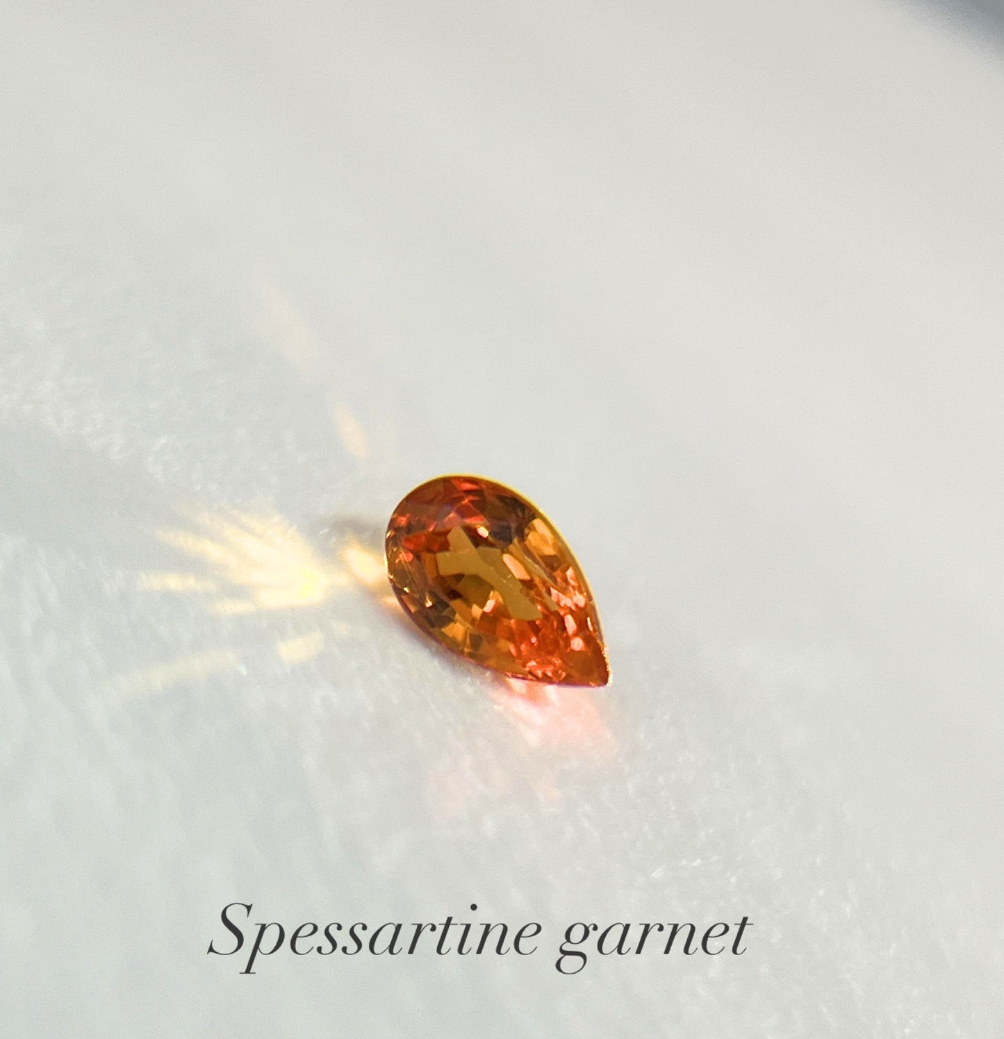 「灯」スペサタイトガーネット/0.33ct/ペアシェイプ/タンザニア産