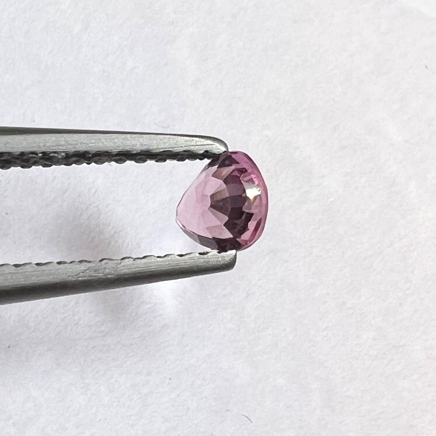 「ひとひら」非加熱ピンクサファイア/ 0.37ct/ペアシェイプ/マダガスカル
