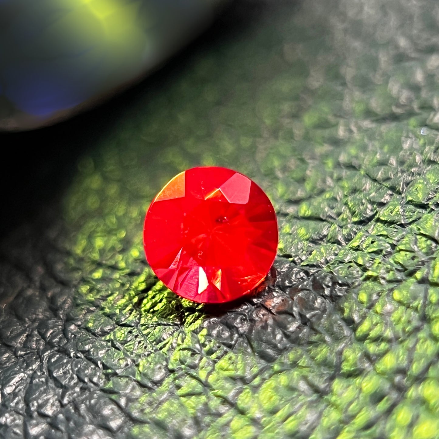 「帝緋色」レッドスピネル/0.32ct/ラウンド/ミャンマー産