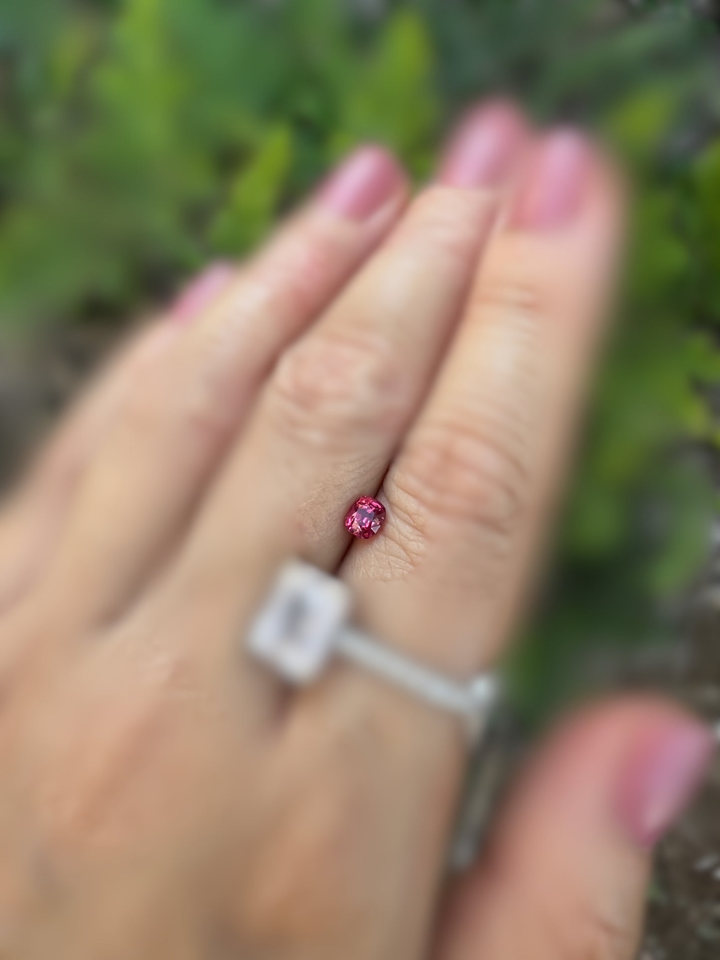 「薔薇甘露」濃ピンクスピネル/0.46ct/クッション/ミャンマー産