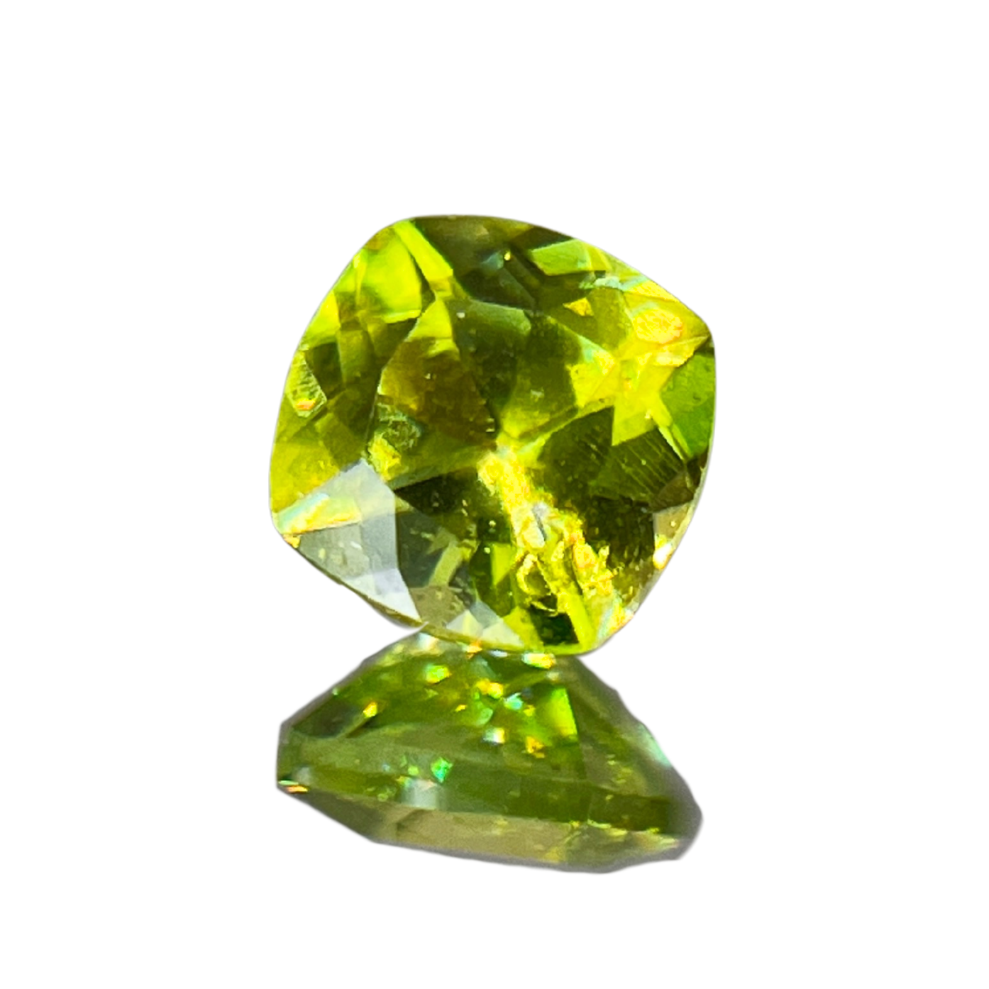「Aurora Dew-オーロラのしずく-」
スフェーン/0.39ct/クッション/ロシア