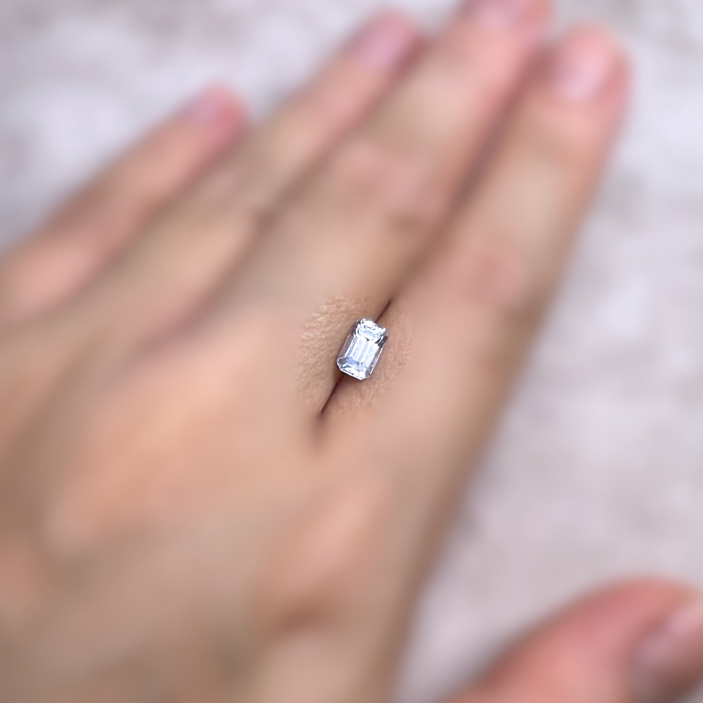 「極光のかけら」ニアリーカラーレスサファイア/ 1.11ct/オクタゴン/マダガスカル産