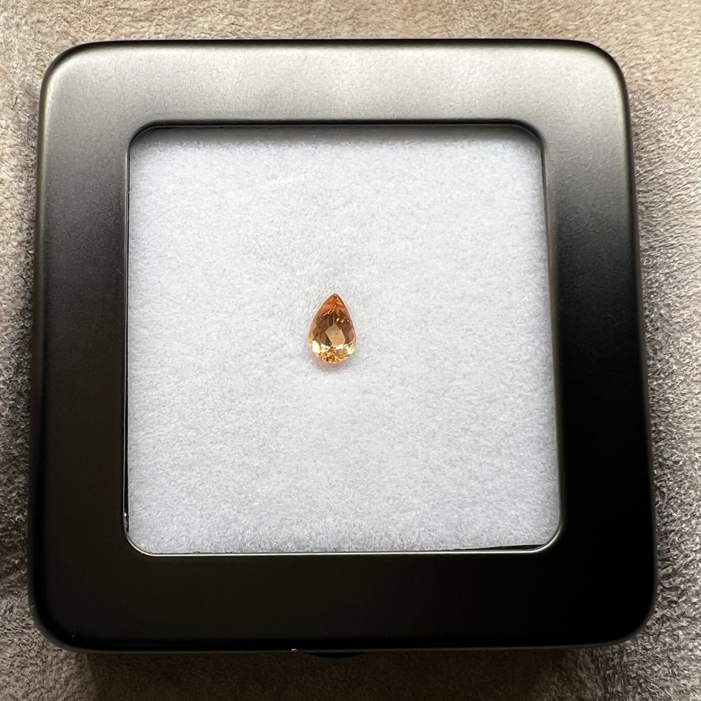 「夜燈」インペリアルトパーズ/0.49ct/ペアシェイプ/ブラジル産