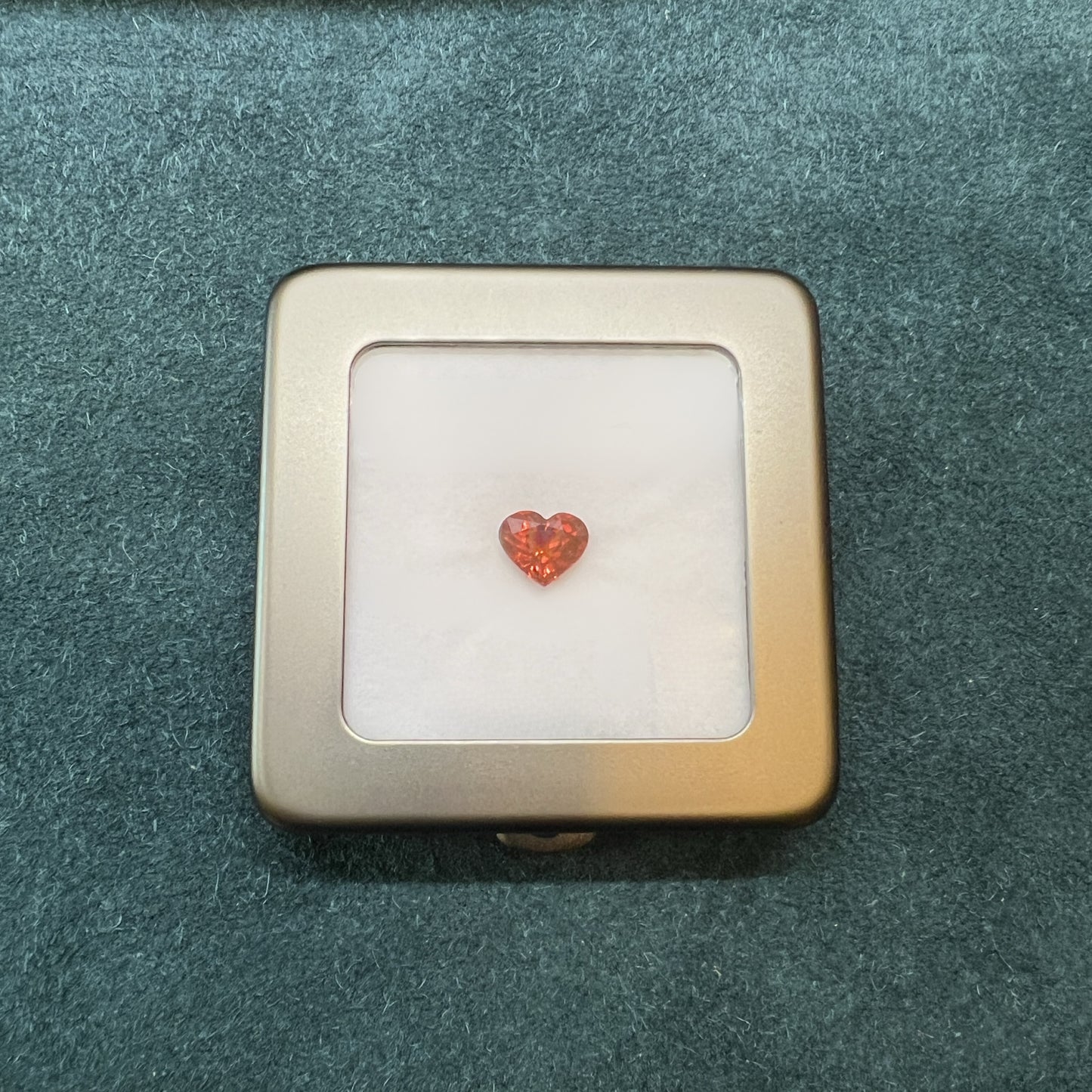 「暖炉の炎」マラヤガーネット/2.45ct/ハート/タンザニア産