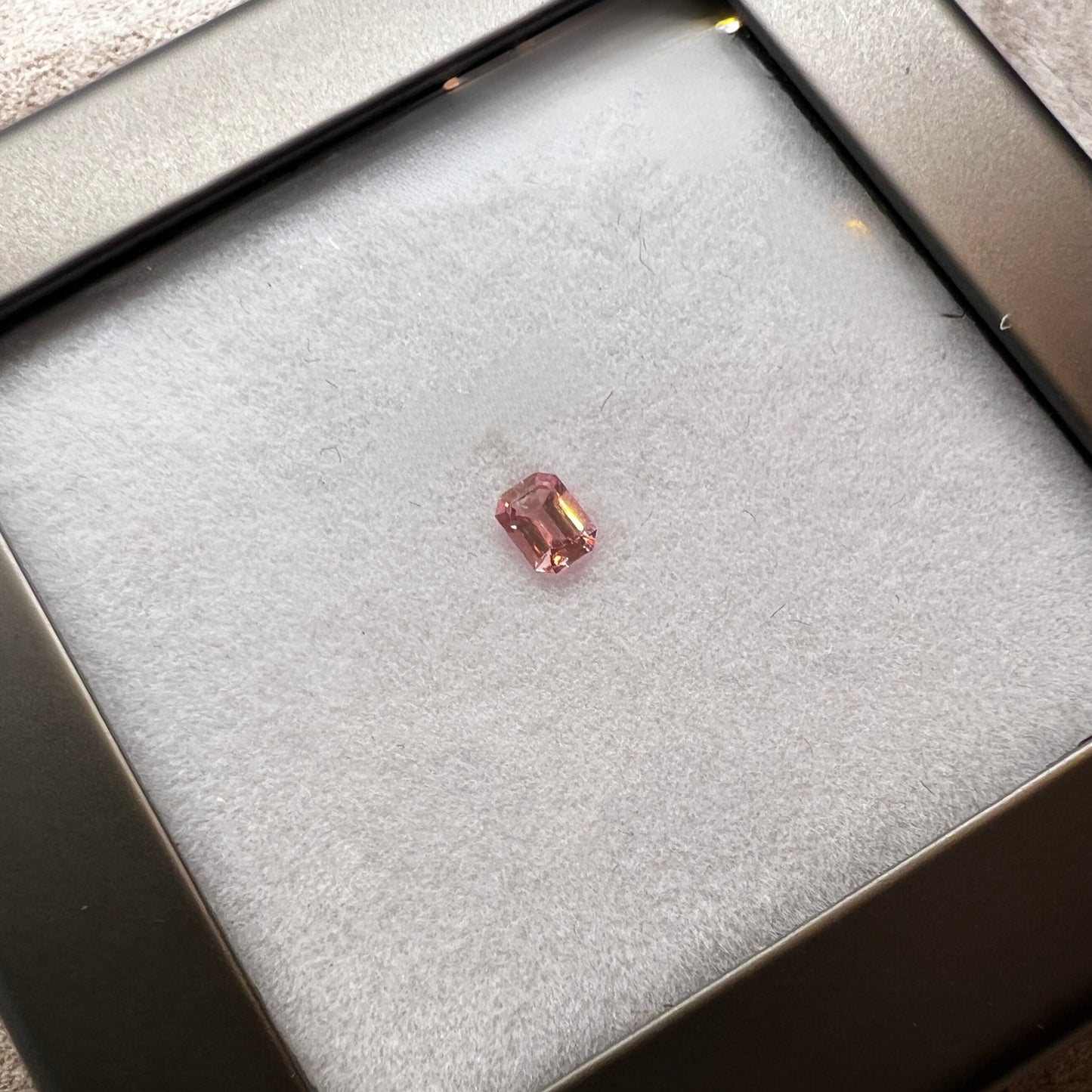 「Parfume Ⅱ」非加熱パパラチアサファイア/ 0.23ct/オクタゴン/マダガスカル
