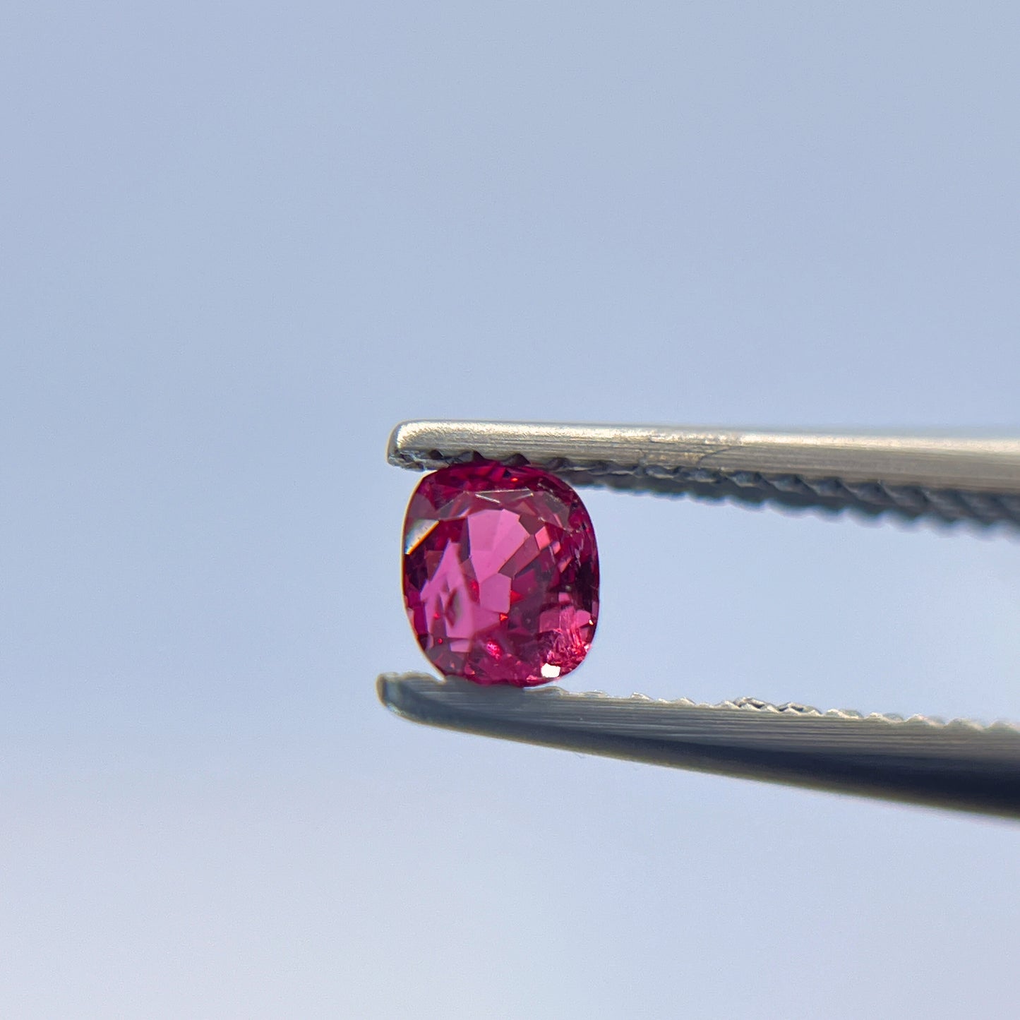 「薔薇甘露」濃ピンクスピネル/0.46ct/クッション/ミャンマー産
