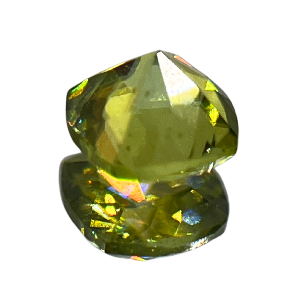 「Aurora Dew-オーロラのしずく-」
スフェーン/0.39ct/クッション/ロシア