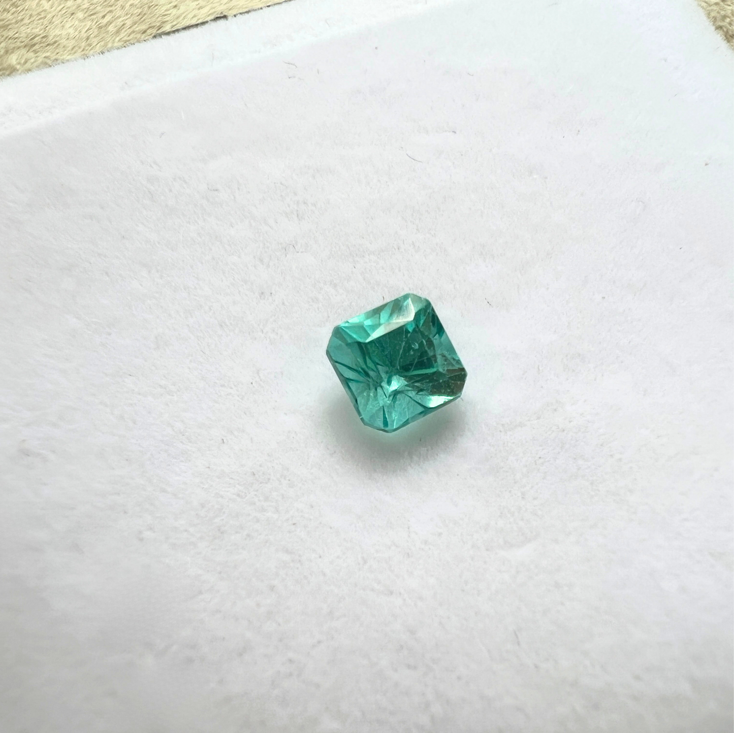 「水槽浴Ⅰ」アパタイト/0.80ct/ラディアント/ブラジル産