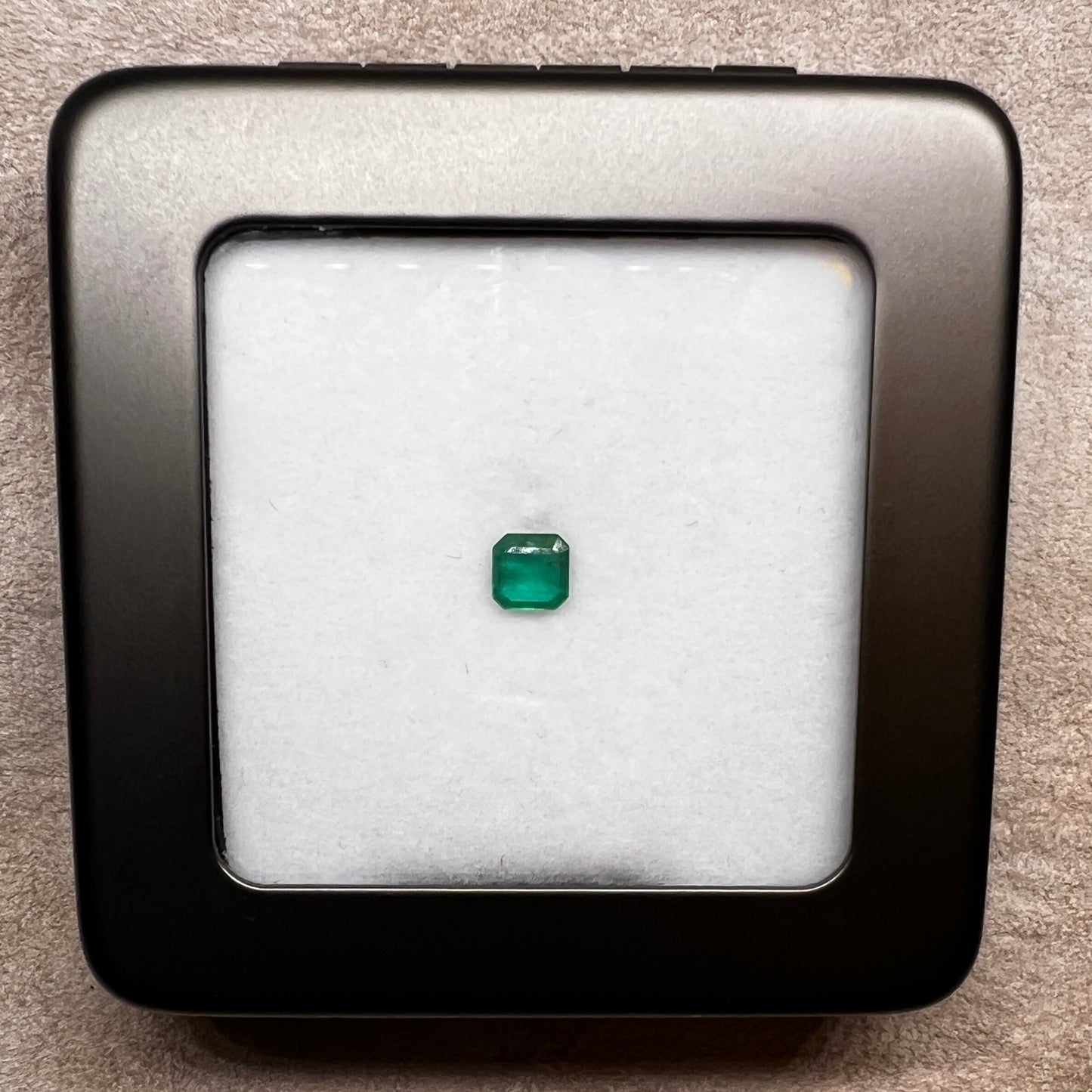 「翠浪漫」エメラルド/0.381ct/エメラルドカット/ザンビア