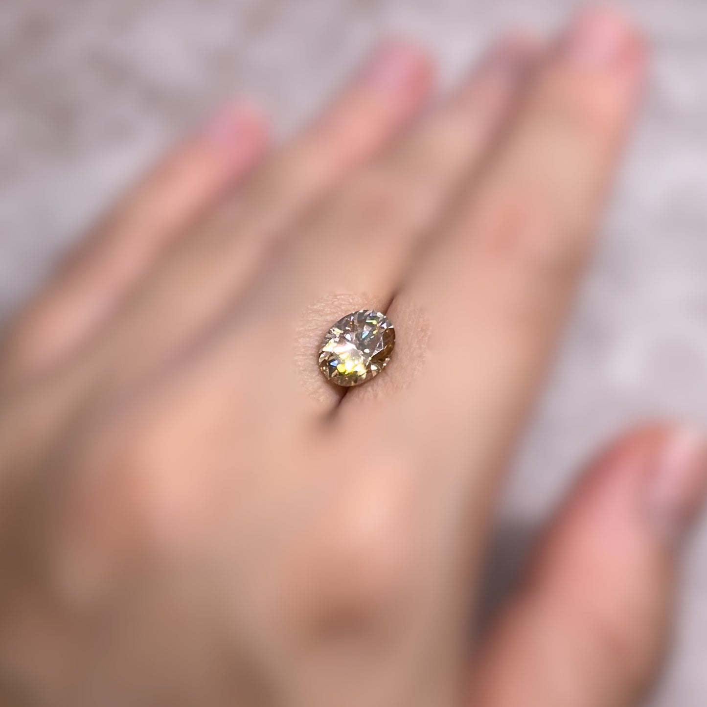 「Champagne Radiance」合成モアサナイト/1.99ct/オーバル/中国