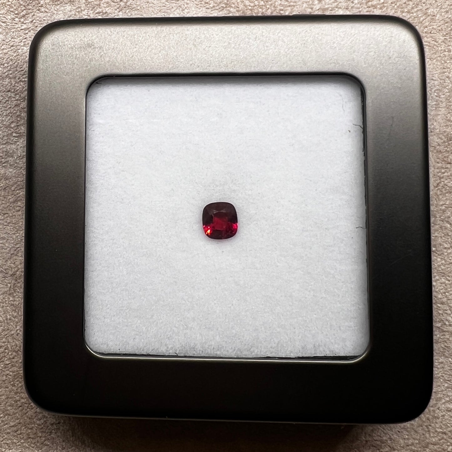 「焔晶」レッドスピネル/0.55ct/クッション/ミャンマー産