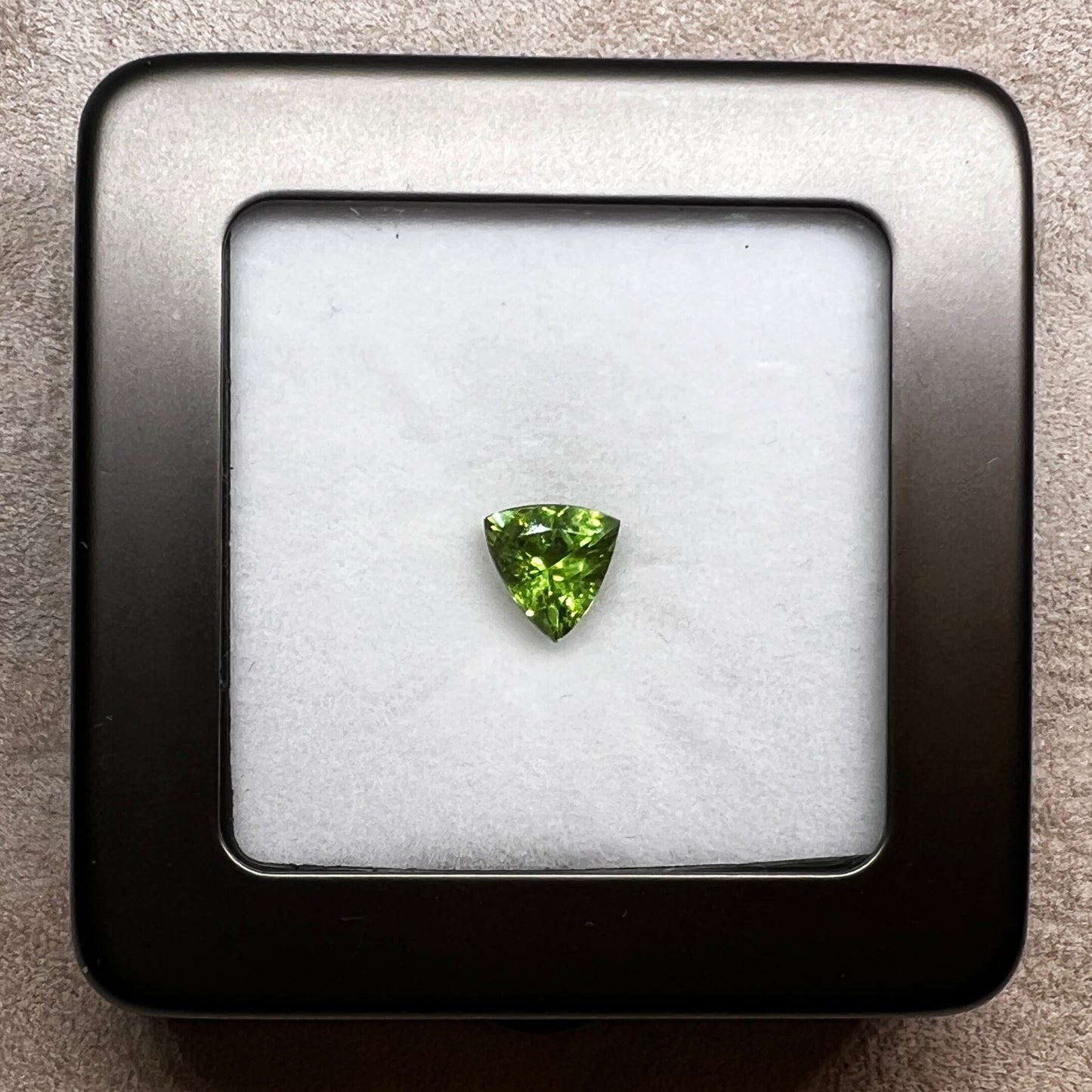 「閃光の角」含銅グリーントルマリン/1.64ct/トリリアント/モザンビーク