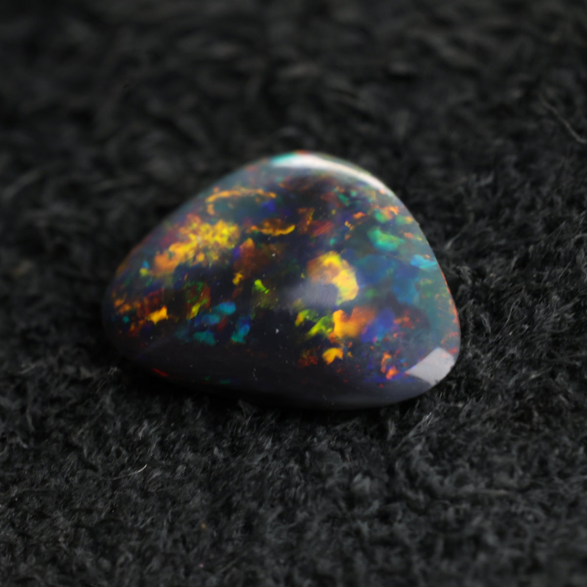 「Space Mosaic」ソリッドオパール/ 0.32ct/フリーシェイプ/ライトニングリッジ、オーストラリア