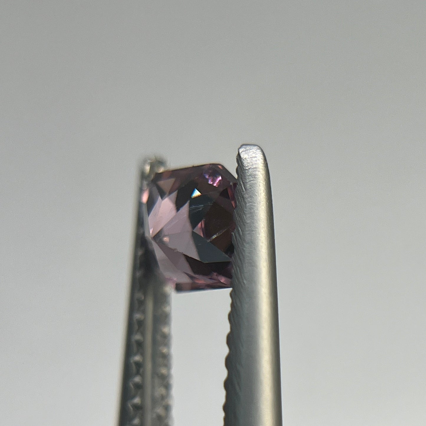 「葡萄染　えびぞめ」パープルスピネル/0.69ct/スクエア