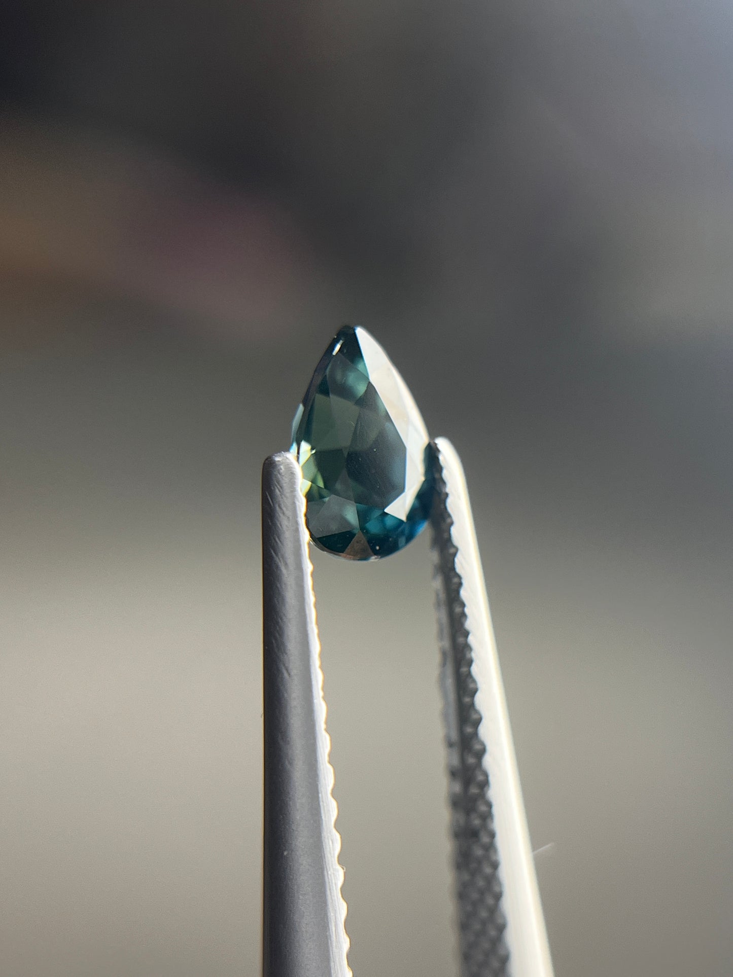 「真夜中」ブルーグリーンサファイア/0.76ct/ペアシェイプ/タイ（チャンタブリ・バンカチャ）