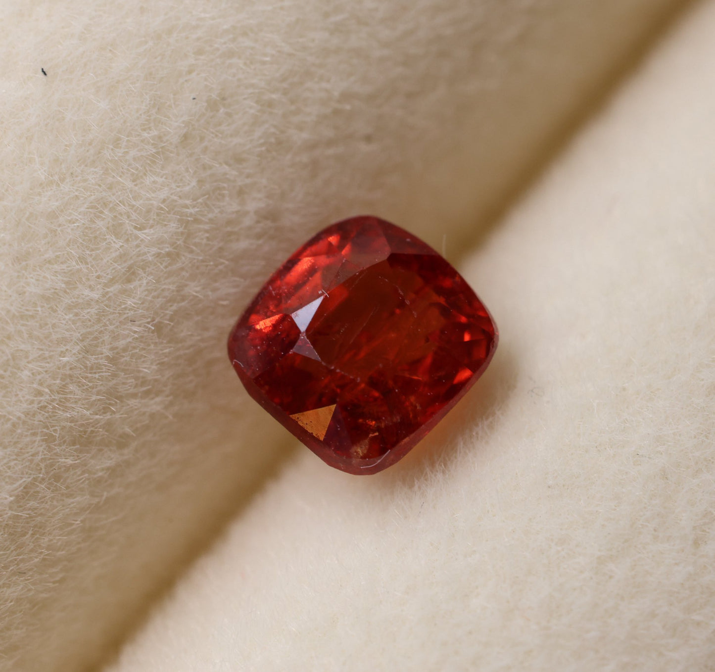 「BLOOD ORANGE JUICE」濃オレンジスピネル/1.03ct/クッション/ミャンマー産