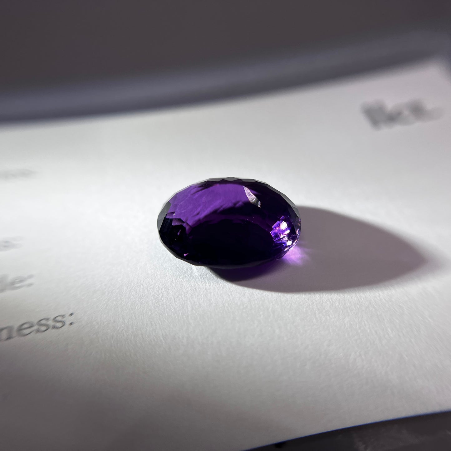 「濃紫の華文様」カラーシフトアメシスト/13.71ct/オーバル/ブラジル