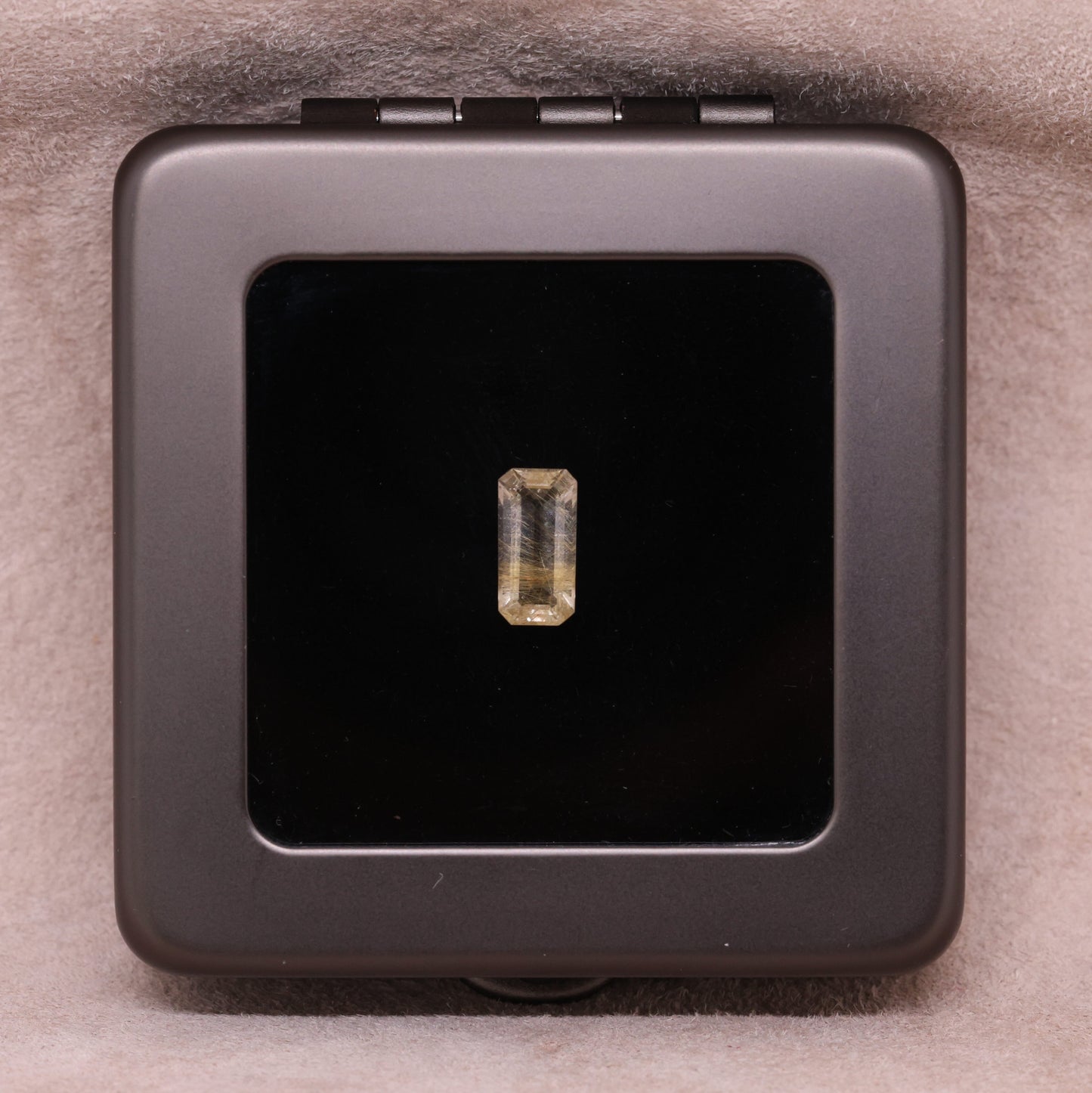 「Golden Script」ルチルクォーツ/ 1.35ct/バケット