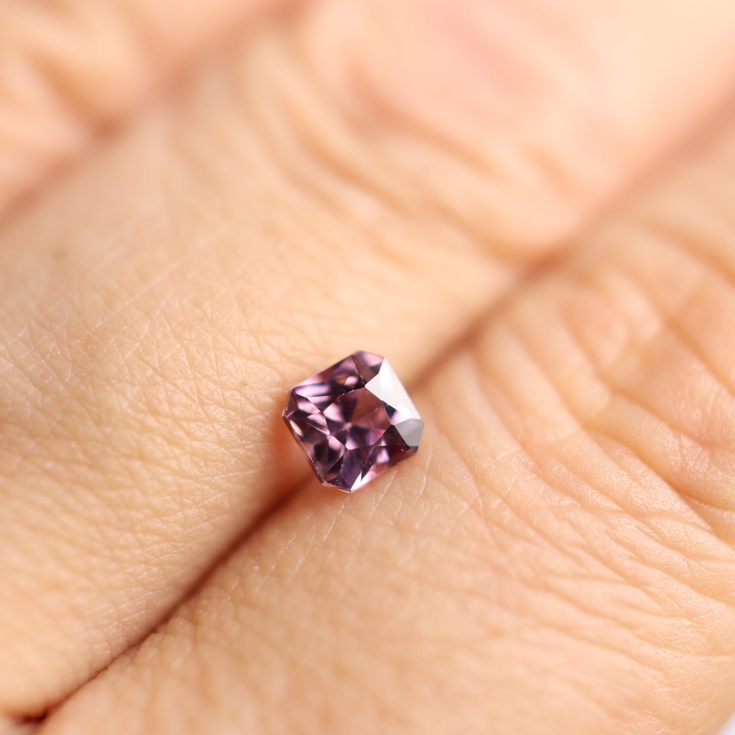 「葡萄染　えびぞめ」パープルスピネル/0.69ct/スクエア