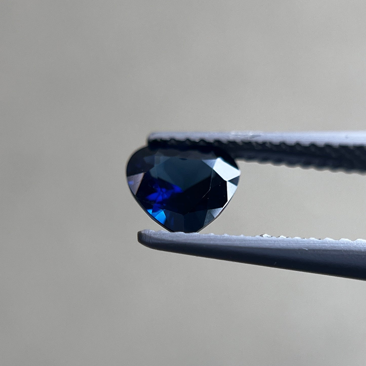 「深海」非加熱ディープブルーサファイア/ 1.02ct/ハートシェイプ/マダガスカル/ソーティング付き
