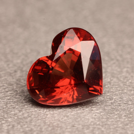 「暖炉の炎」マラヤガーネット/2.45ct/ハート/タンザニア産