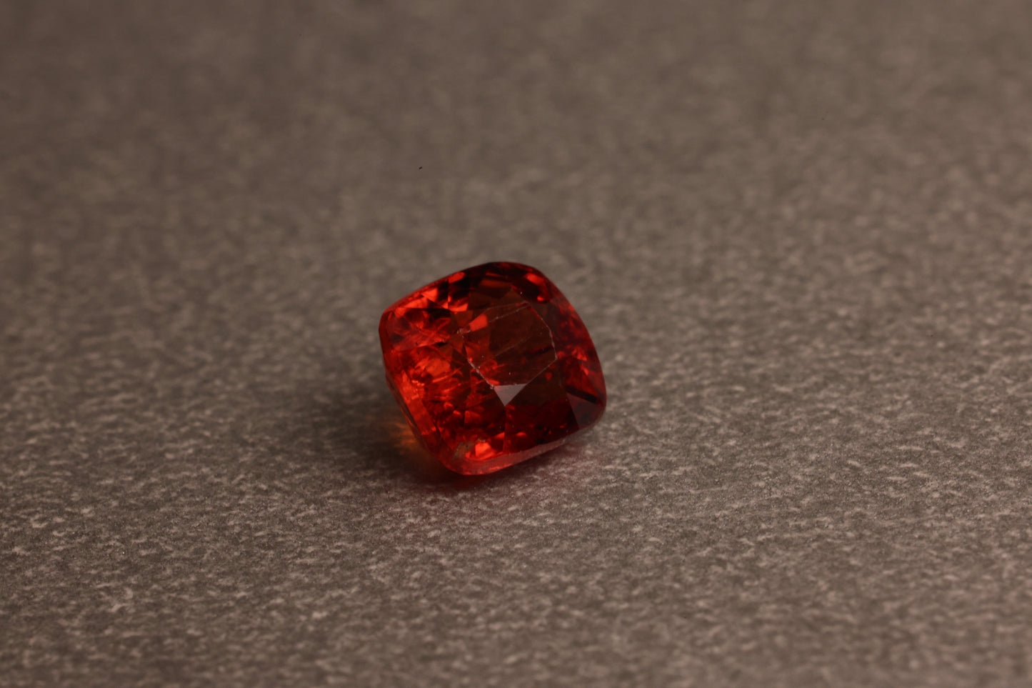 「BLOOD ORANGE JUICE」濃オレンジスピネル/1.03ct/クッション/ミャンマー産
