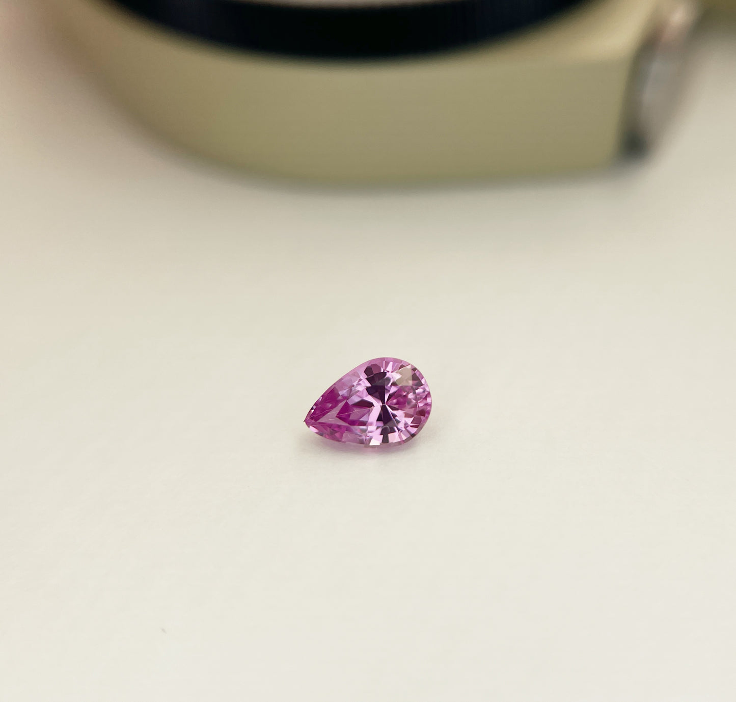 「Gerbera Flame」ピンクサファイア/ 0.70ct/ペアシェイプ/マダガスカル