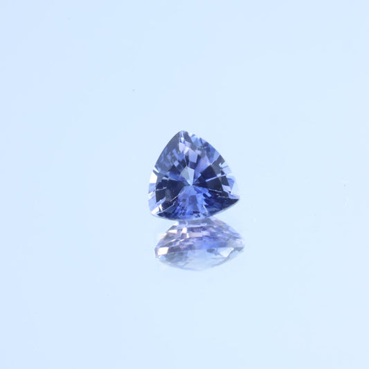「水すみれ」クリア×ブルーサファイア/ 0.44ct/トリリアント/マダガスカル