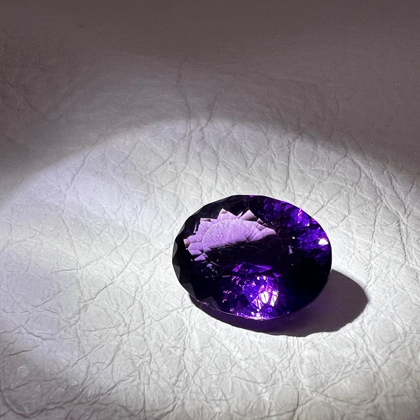 「濃紫の華文様」カラーシフトアメシスト/13.71ct/オーバル/ブラジル