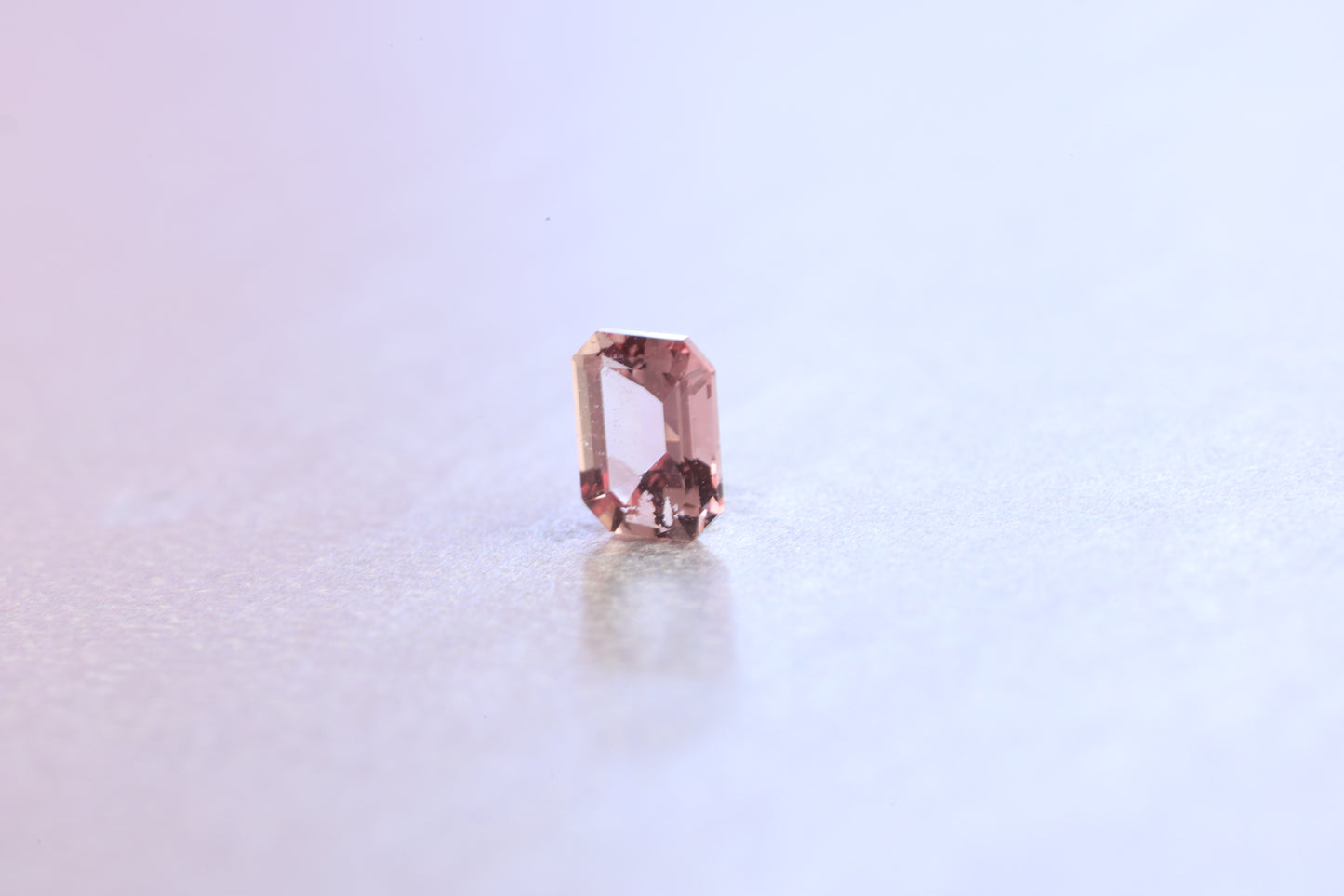 「Parfume Ⅰ」非加熱パパラチアサファイア/ 0.242ct/オクタゴン/マダガスカル