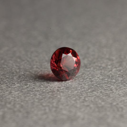 「帝緋色」レッドスピネル/0.32ct/ラウンド/ミャンマー産