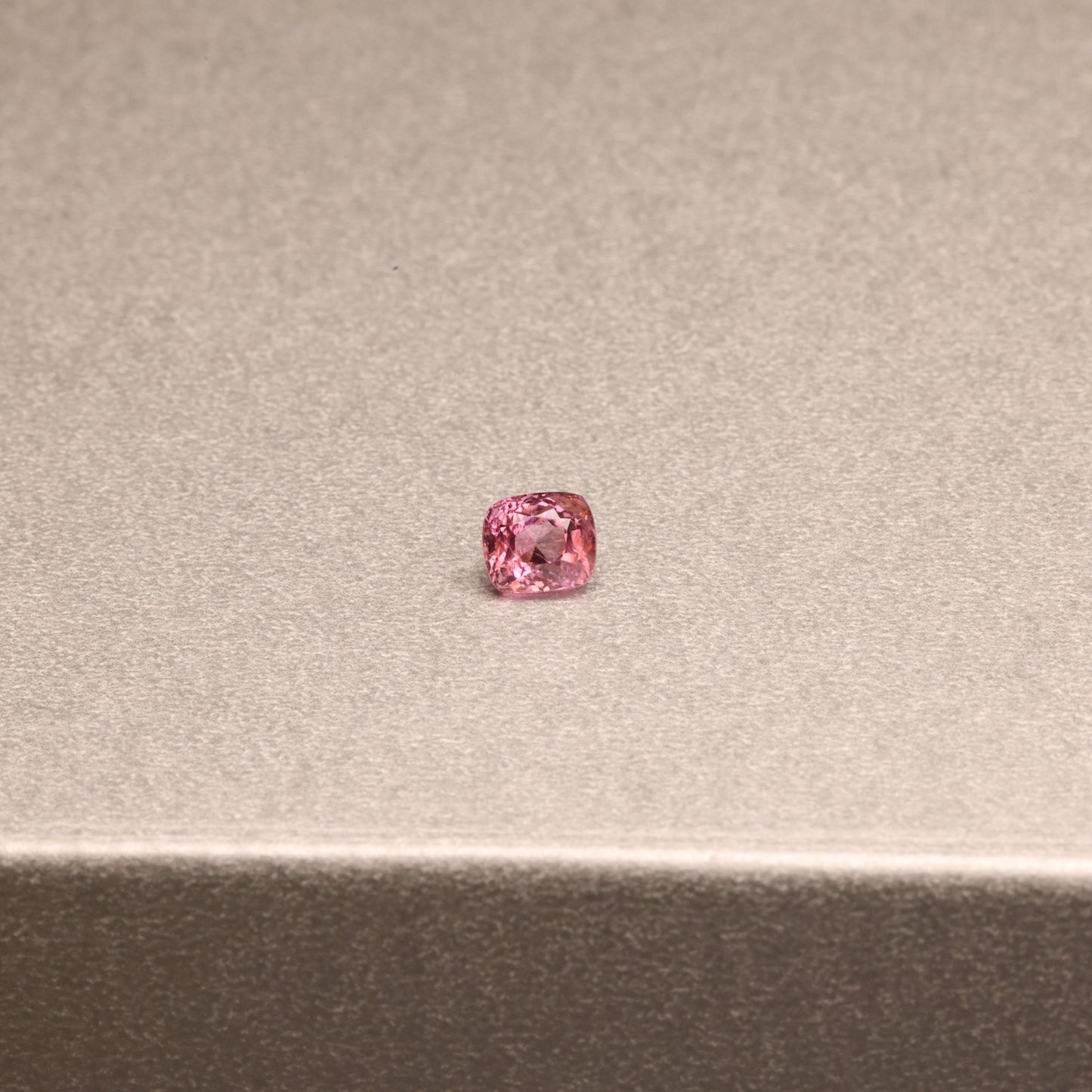 「PEACH MIX JUICE」ピーチピンクスピネル/0.71ct/クッション/ミャンマー産