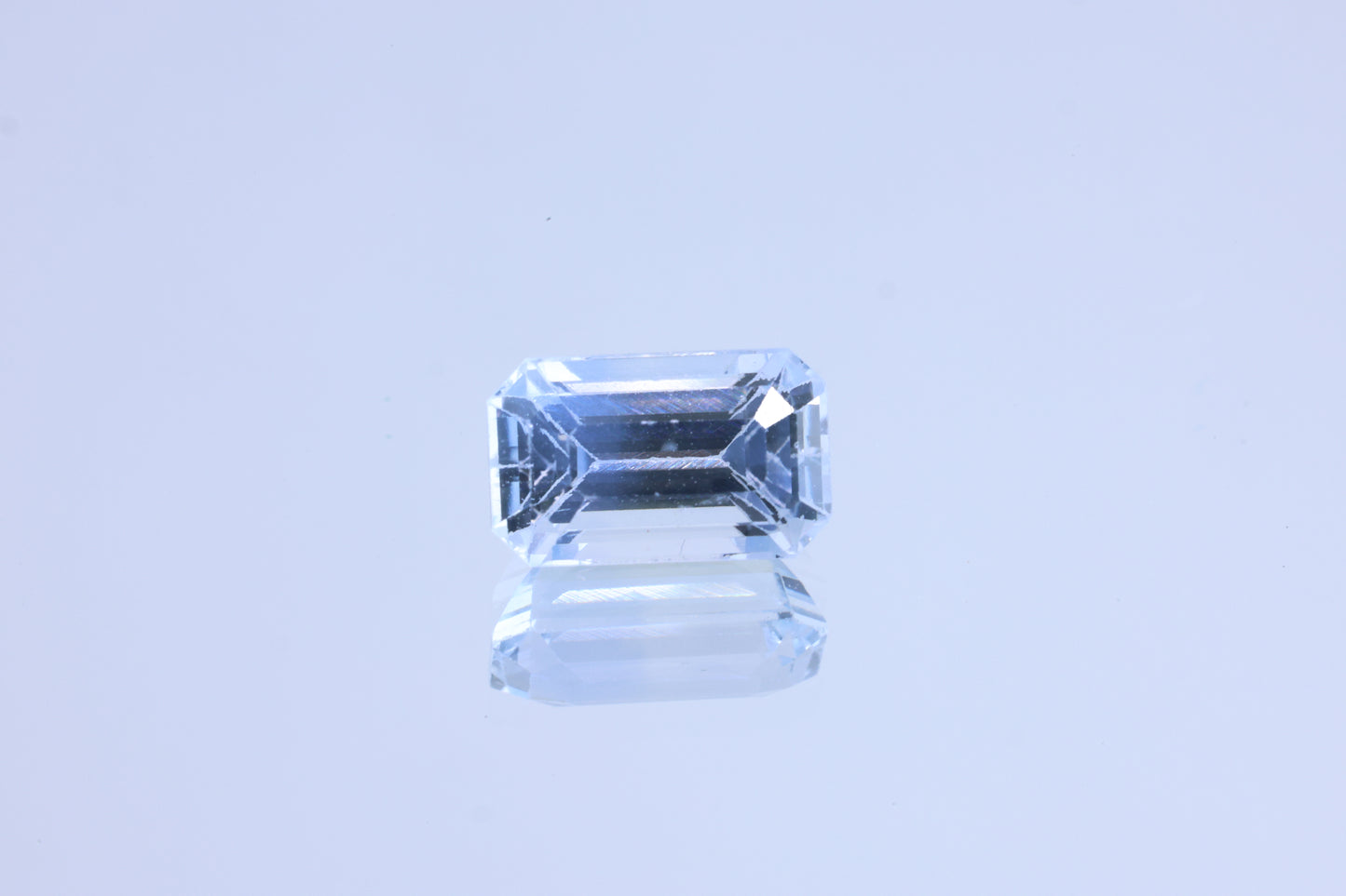 「極光のかけら」ニアリーカラーレスサファイア/ 1.11ct/オクタゴン/マダガスカル産