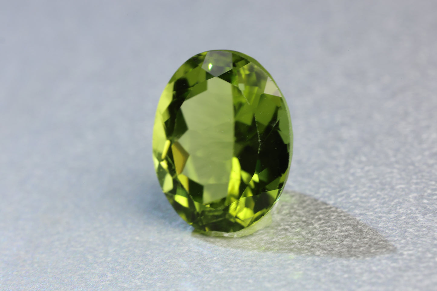 「橄欖粒」ペリドット/3.77ct/オーバル/パキスタン産