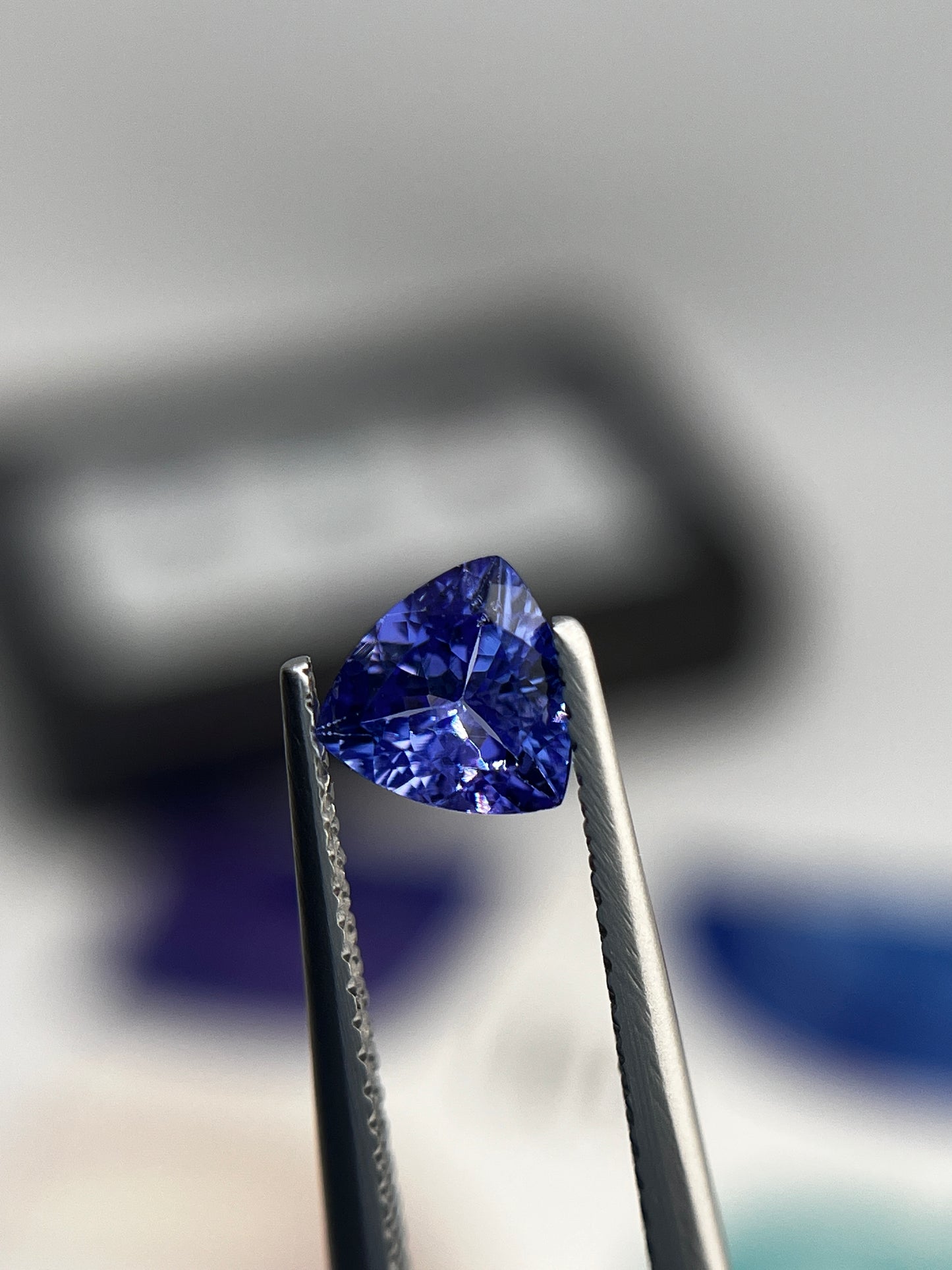 「水無月」タンザナイト/0.81ct/トリリアント/タンザニア