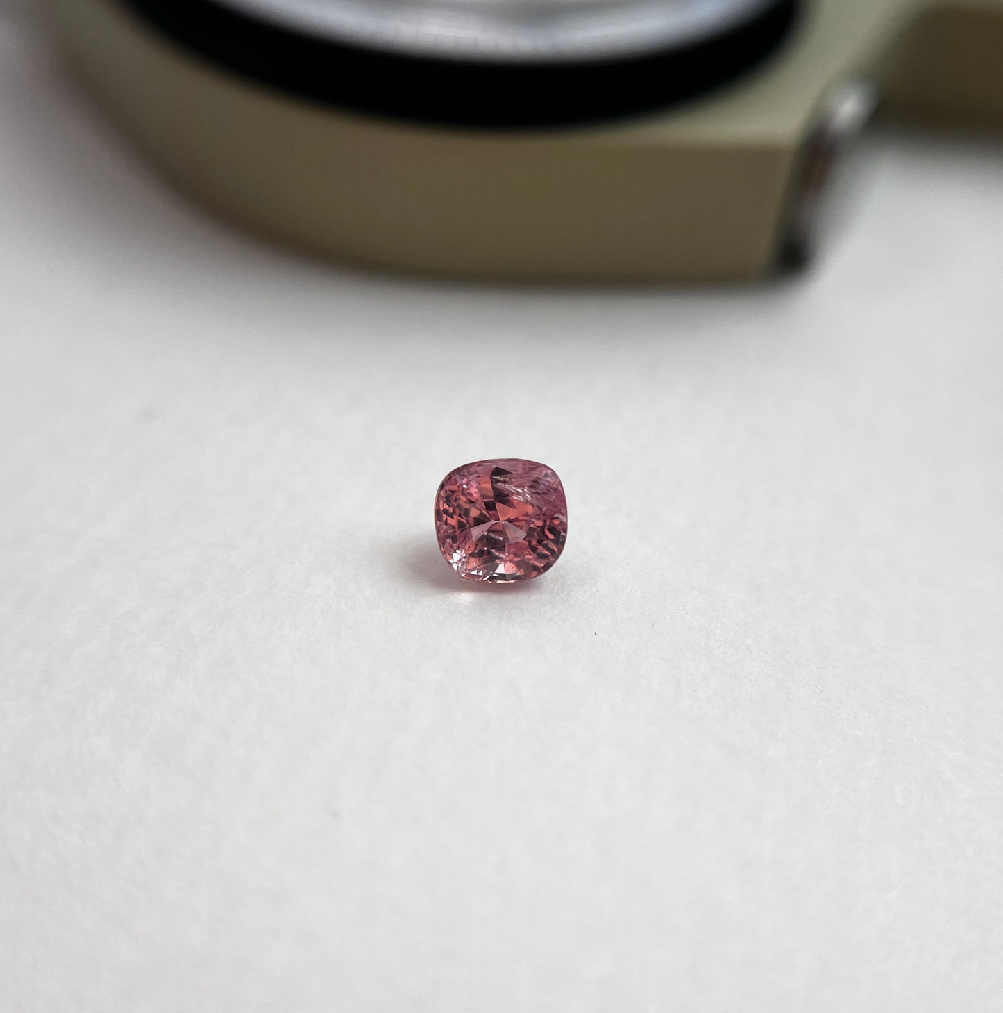 「Afternoon Tea Rose」ピンクオレンジサファイア（パパラチア）/ 1.062ct/ラフクッション/マダガスカル