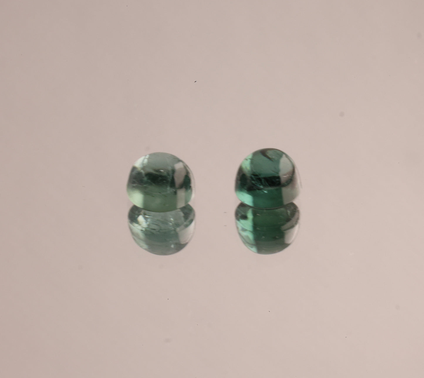 「Lagoon Drop」ラグーントルマリン/0.41ct/ラウンドカボション