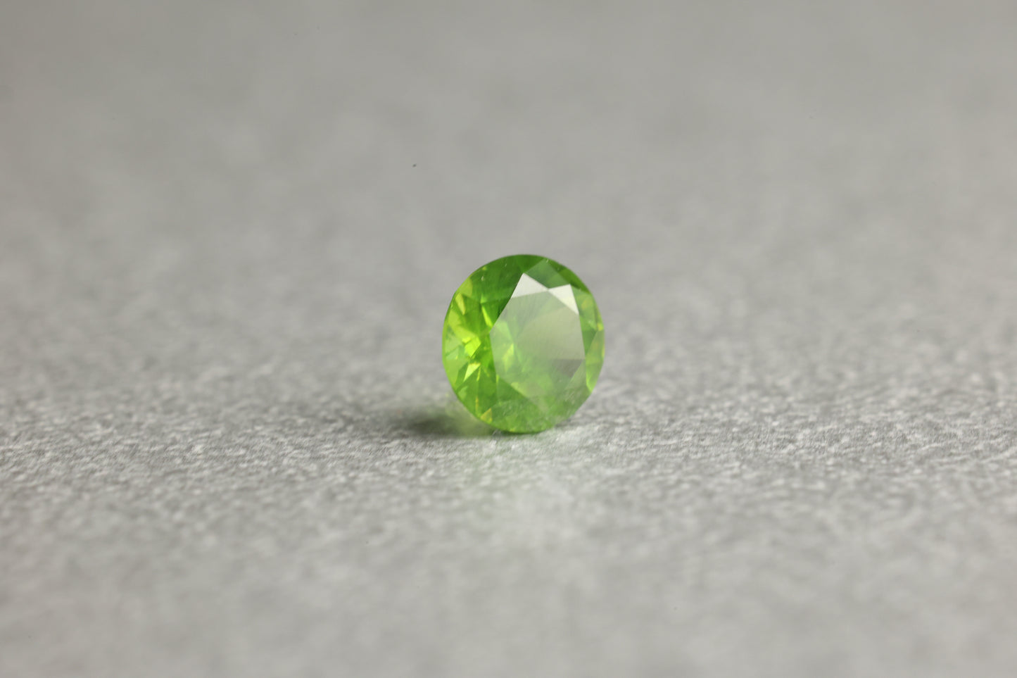 「Russian YANAGI」デマントイドガーネット/0.40ct/ラウンド/ロシア・ウラル産