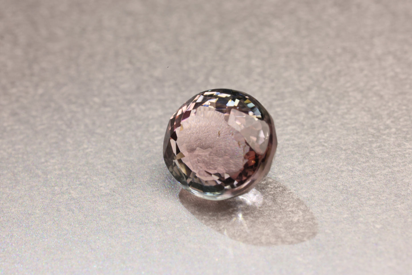 「Magicalight」非加熱バイカラートルマリン/2.06ct/オーバル/タンザニア