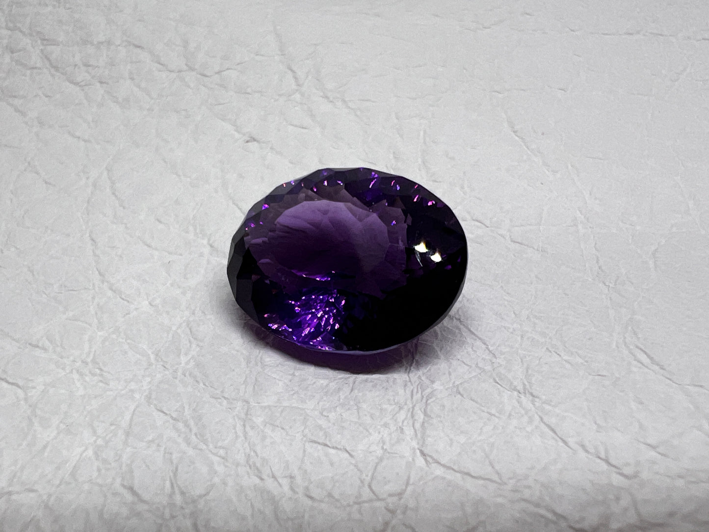 「濃紫の華文様」カラーシフトアメシスト/13.71ct/オーバル/ブラジル