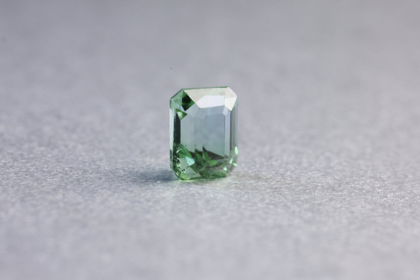 「爽風」バイカラートルマリン/0.94ct/エメラルドカット/モザンビーク