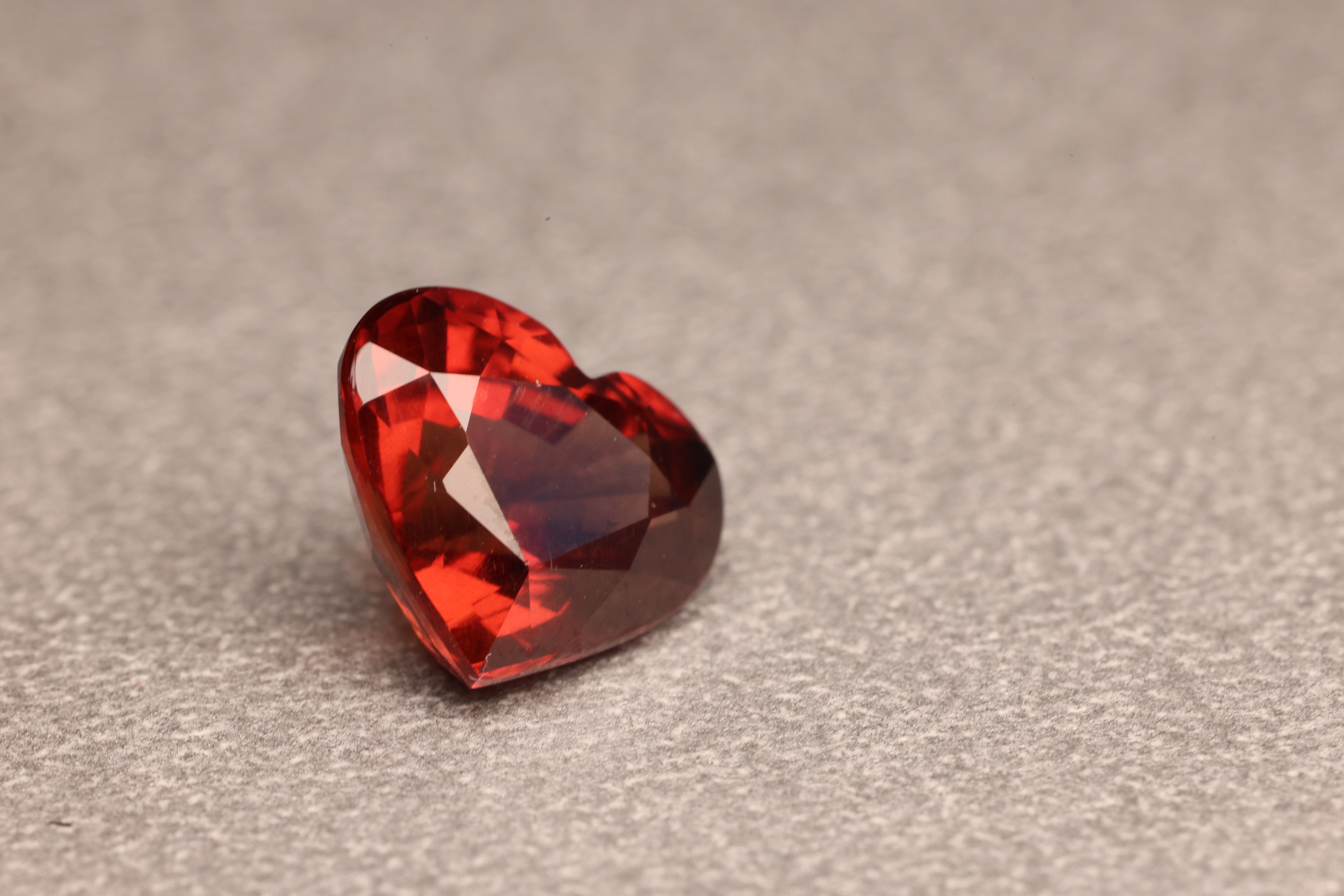 暖炉の炎」マラヤガーネット/2.45ct/ハート/タンザニア産 – llct.